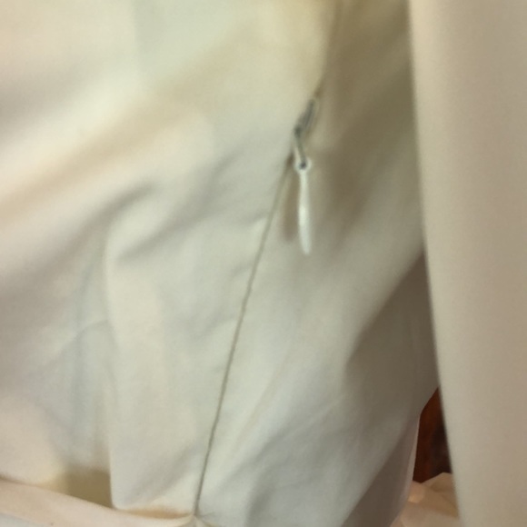 BCBGMAXAZRIA White puff sleeve v neck tie in back dress shirt women’s si… - Picture 8 of 16